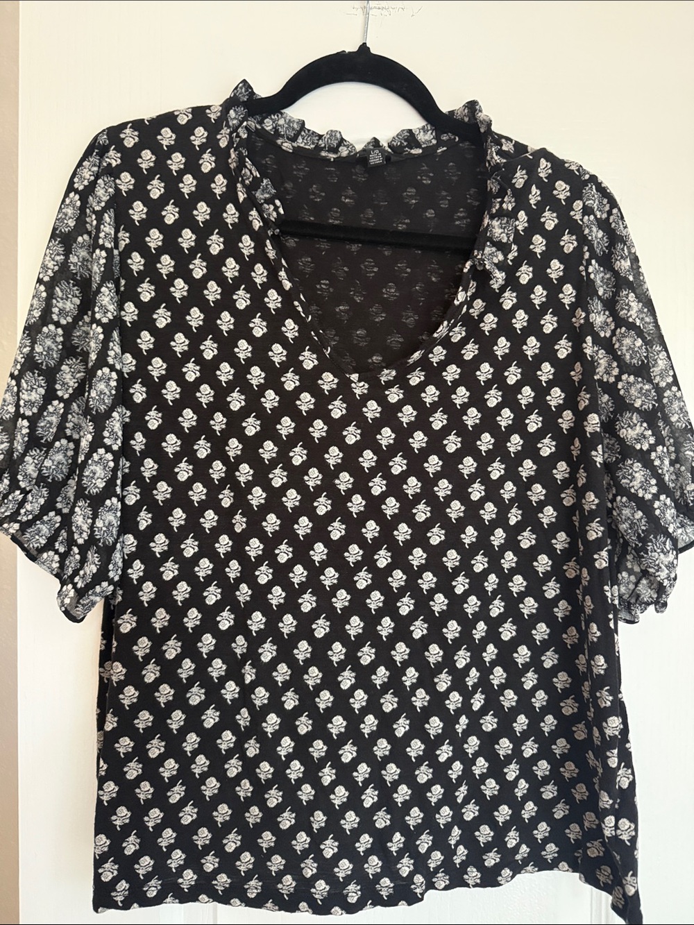 Lucky Brand Black Floral-Print V-Neck Blouse